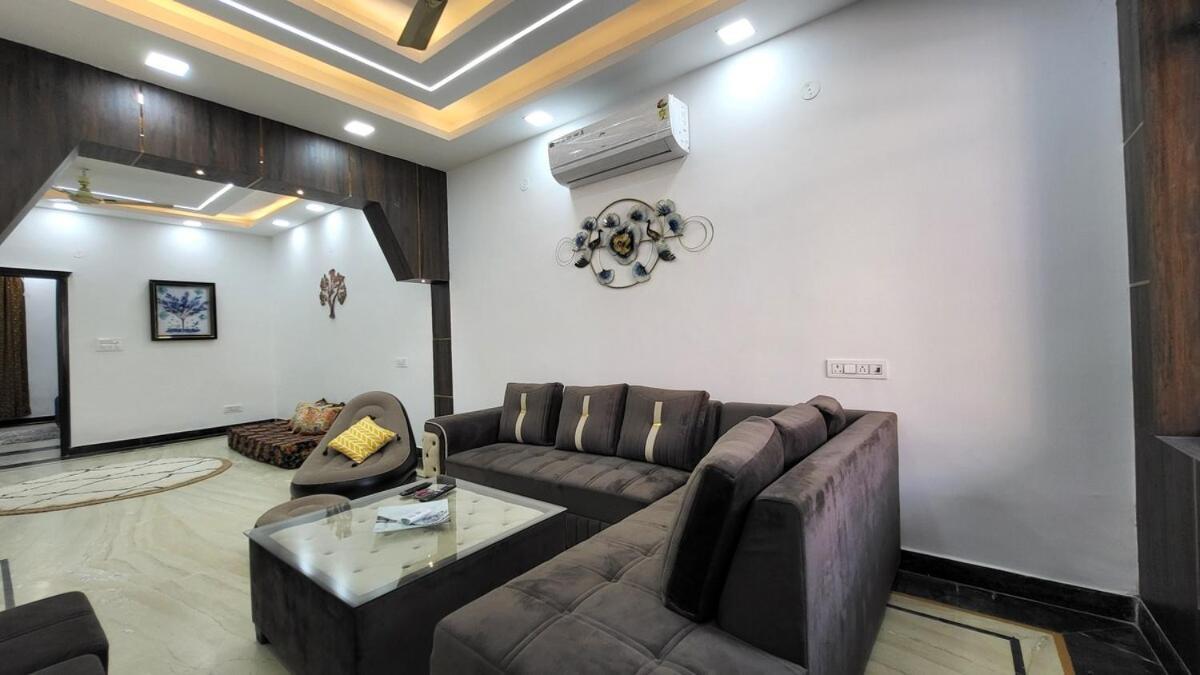 Vacationbuddy 3 Bedroom Paschim Vihar Jwala Heri Apartment